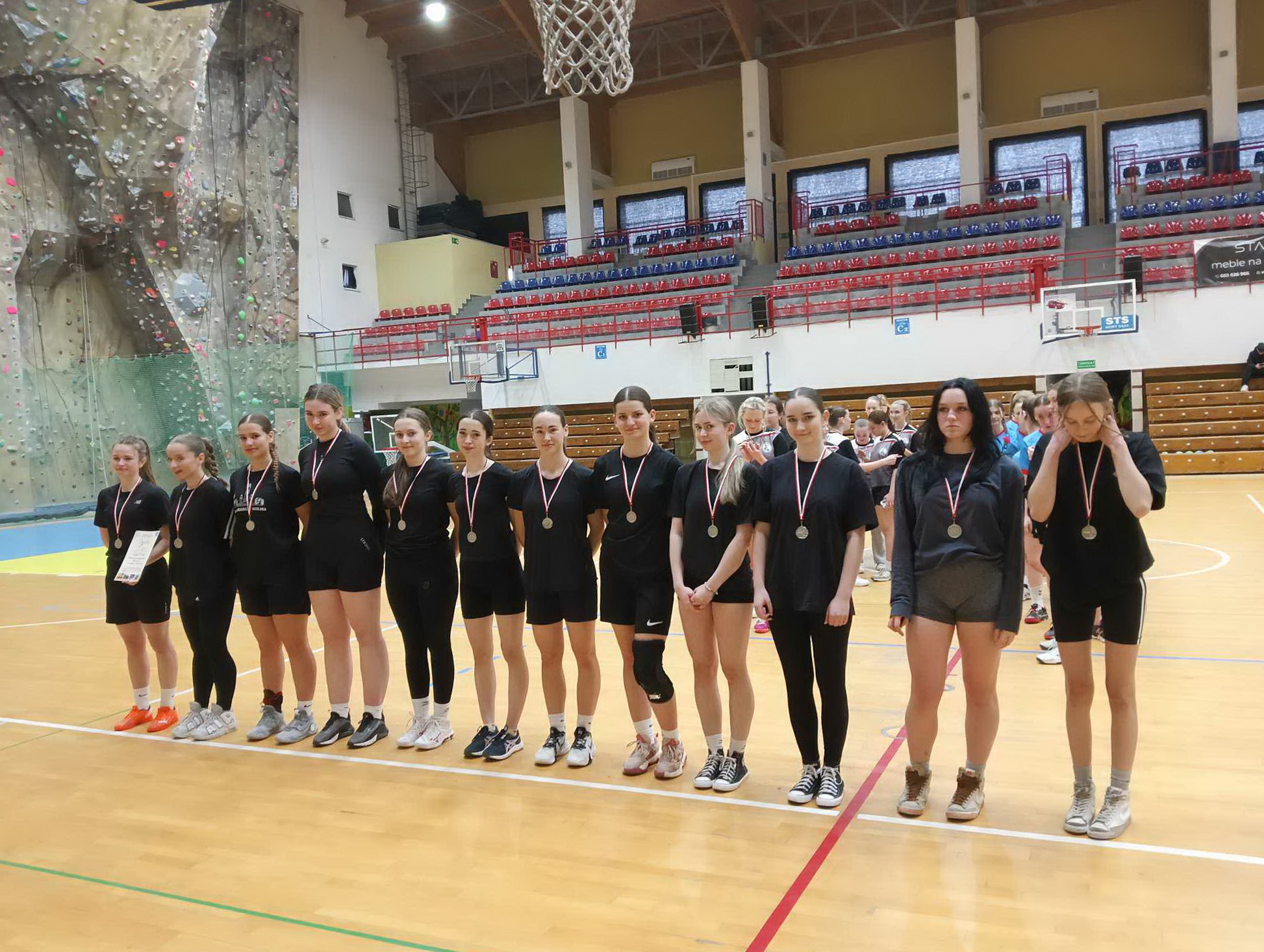 Zdjęcie Piłka ręczna dziewcząt 03.2024 (5)26a9c87f-a30d-4a37-9bae-34ffcf2a8bb2.jpg w galerii Mistrzostwa Nowego Sącza w Piłce Ręcznej dziewcząt